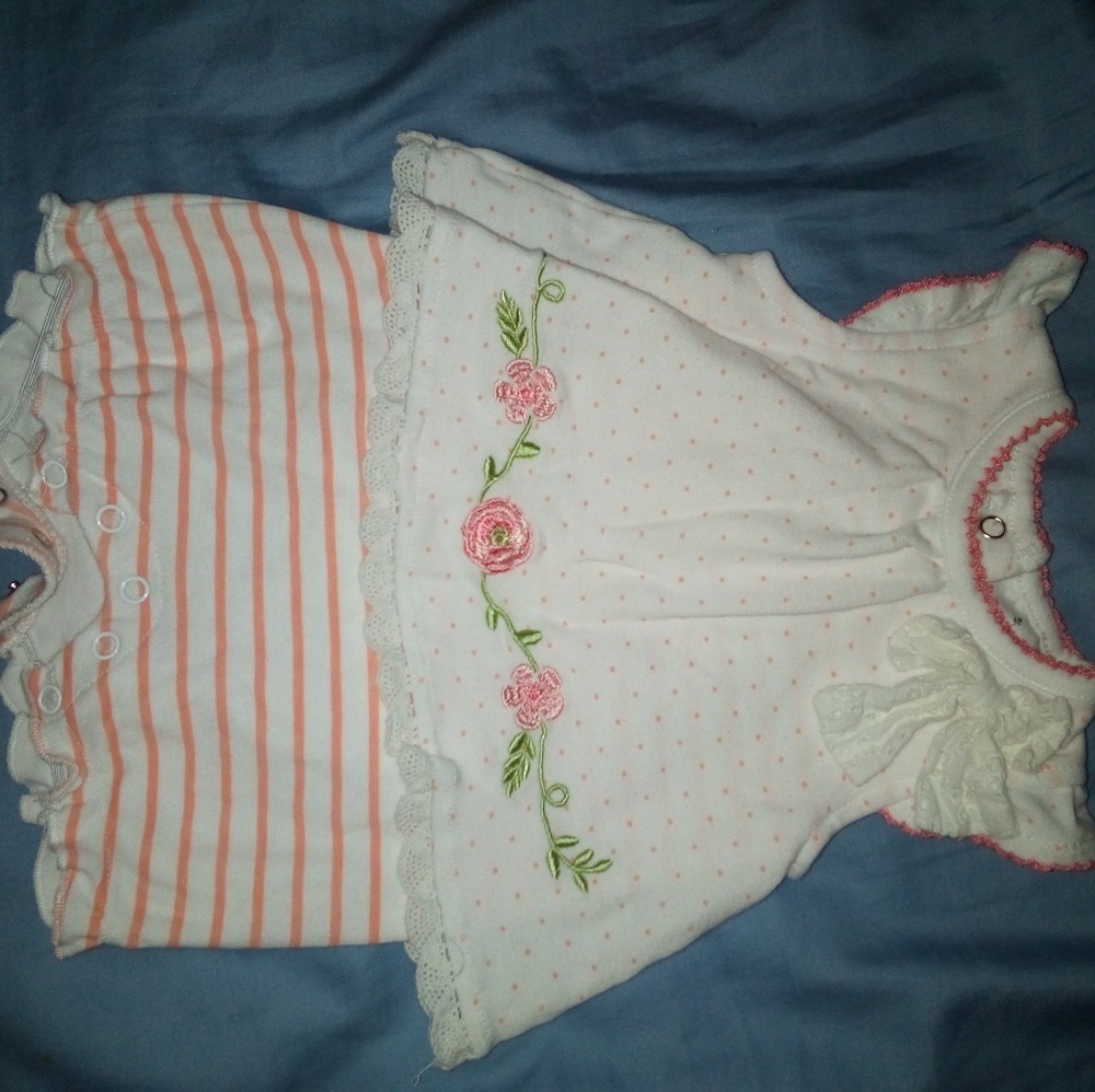 2/$20Laura Ashley baby size 0-3mos baby girl